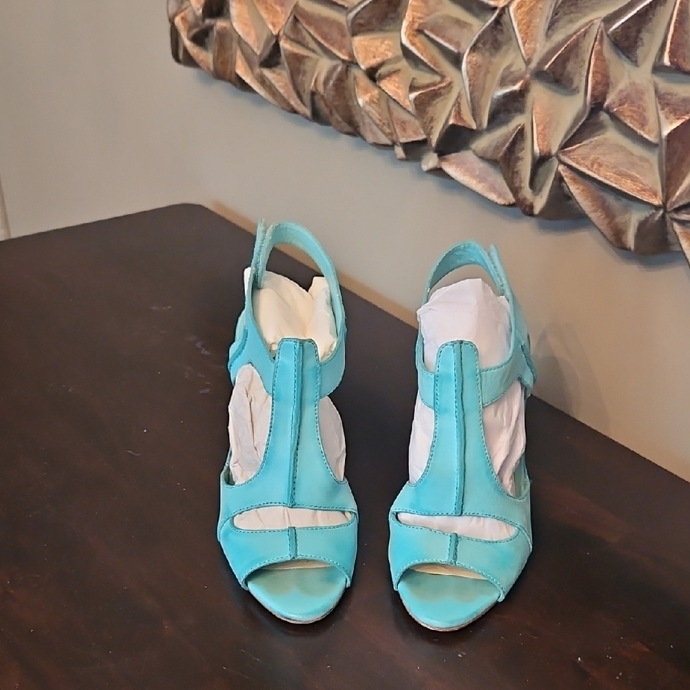 Max Studio Blue Heeled Sandals T-Strap